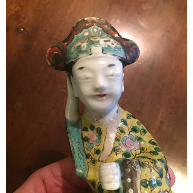 Antique 19th Century Chinese Export Famille Rose Porcelain Wall Hanging of a Reclining Court Lady For Sale - Image 12 of 13