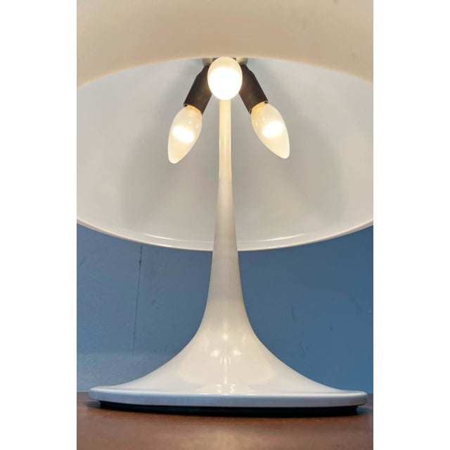 Mid-Century Modern Italian Space Age Table Lamp by Luigi Massoni for Guzzini, 1960s For Sale - Image 12 of 18