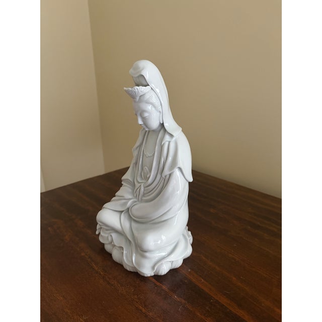 Chinoiserie Mid 20th Century Blanc De Chine Porcelain Seated Kwan Yin Figure For Sale - Image 3 of 11