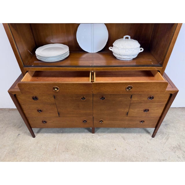 Mid Century Modern Counterpoint Credenza With Hutch/China Cabinet by John Van Koert for Drexel For Sale In New York - Image 6 of 12