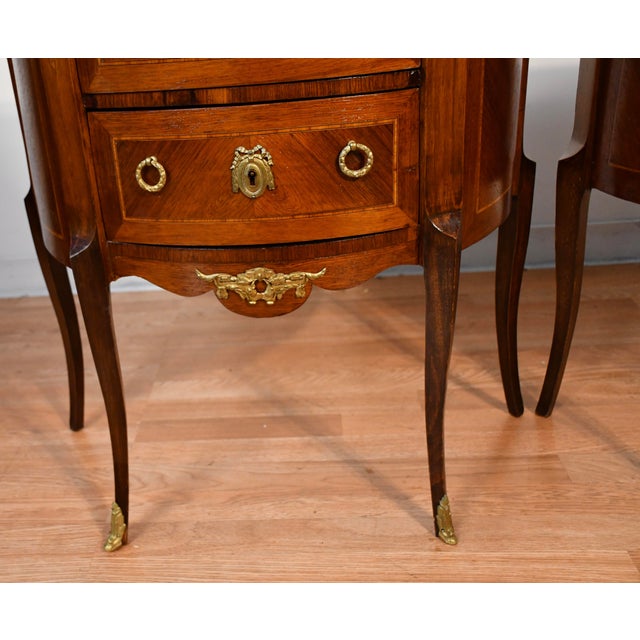 Brown 1910 Pair of Antique French Louis XV Walnut & Satinwood Inlay Marble Top Nightstands For Sale - Image 8 of 15