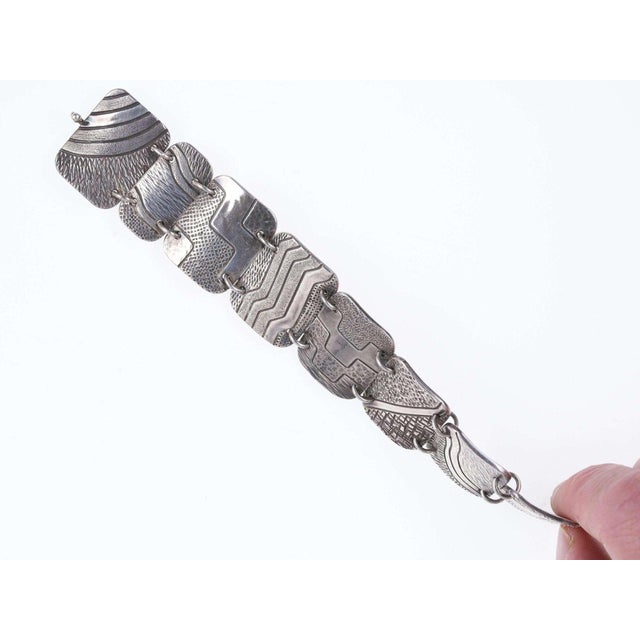 Late 20th Century Jared Chavez Santo Domingo modernist sterling Link bracelet For Sale - Image 5 of 5