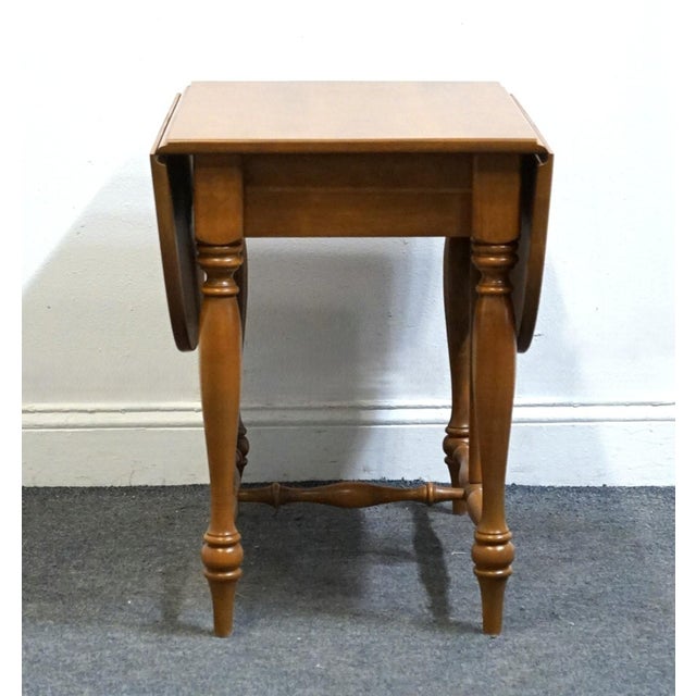 Ethan Allen Heirloom Nutmeg Maple Colonial Early American 35" Drop Leaf Pembroke Accent End Table 10-8544 For Sale - Image 15 of 16