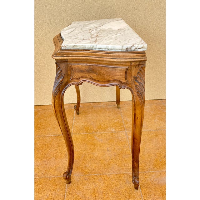 1940s Pair of French Louis XV Style Wood Side Tables With Marble Tops For Sale - Image 9 of 11