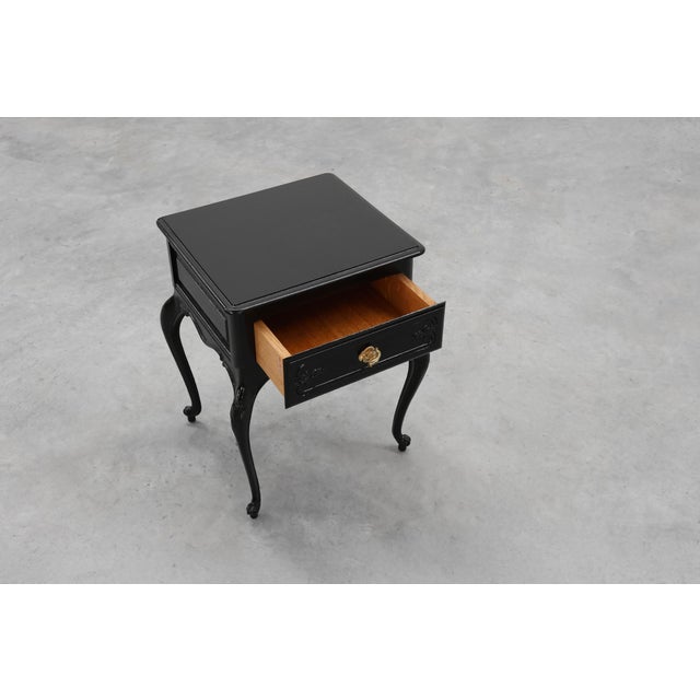 Louis Xv Style Nightstands in Black Lacquered Oak, France, 1950s, Set of 2 For Sale - Image 6 of 14