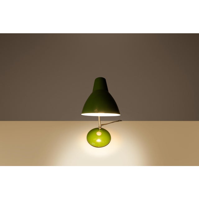 Mid-Century Modern Industrial Patinaed Adjustable Height Desk Table Lamp in Army Green, C. 1960s For Sale In Orlando - Image 6 of 16