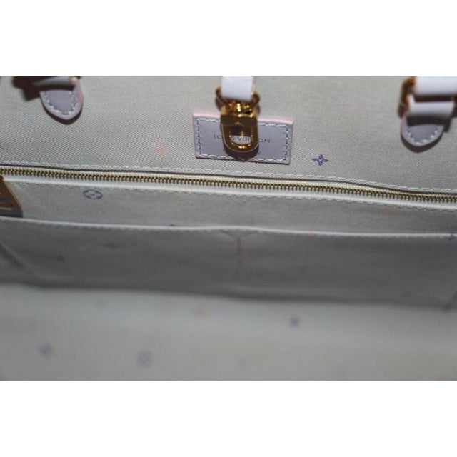 Animal Skin Sunrise Pastel Onthego Gm Bag, 2010 from Louis Vuitton For Sale - Image 7 of 15