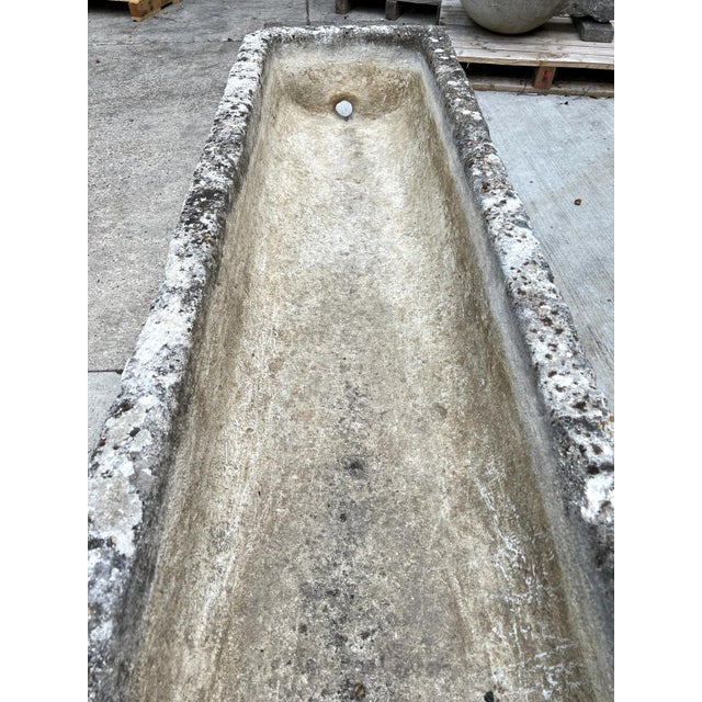 19th Century A Long Rectangular Limestone Field Trough From Burgundy, France, 19th Century For Sale - Image 5 of 16