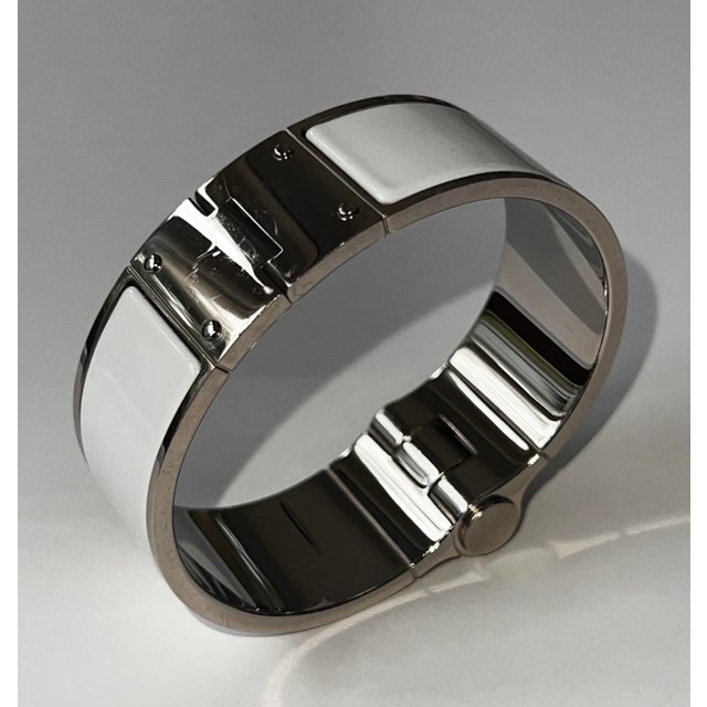 Hermes Bracelet - White Enamel Charniere Uni Wide Hinged Bracelet For Sale In New York - Image 6 of 6