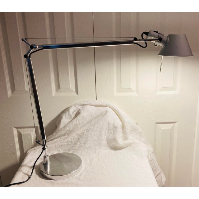 Classic Modern Vintage Artemide Toloemo Table Lamp in Silver Gray Designed by Michelle De Lucchi For Sale In Dallas - Image 6 of 11