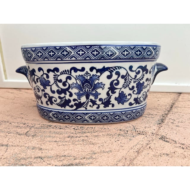 Late 20th Century Vintage Blue & White Basin Foot Bath Style Floral Oval Planter For Sale - Image 5 of 7