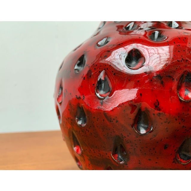 Bitossi Italian Strawberry Pottery Vase by Fratelli Fanciullacci for Bitossi, 1960s For Sale - Image 4 of 15