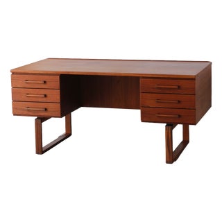 Freestanding Scandinavian Desk in Teak from Dyrlund, 1960s For Sale