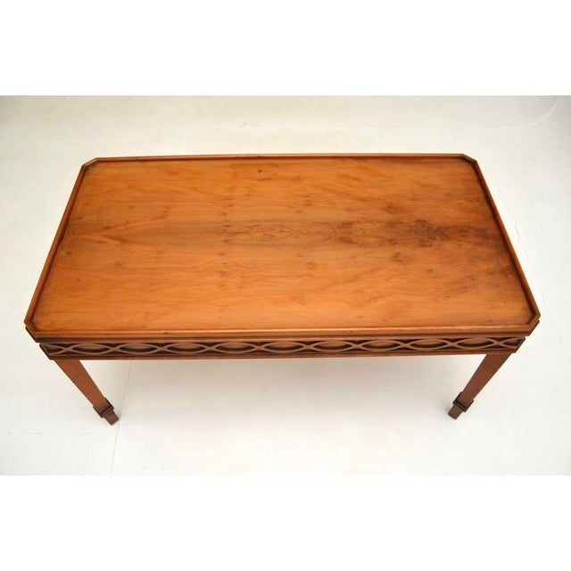 1950s Vintage Georgian Style Coffee Table in Yew Wood, 1950 For Sale - Image 5 of 8