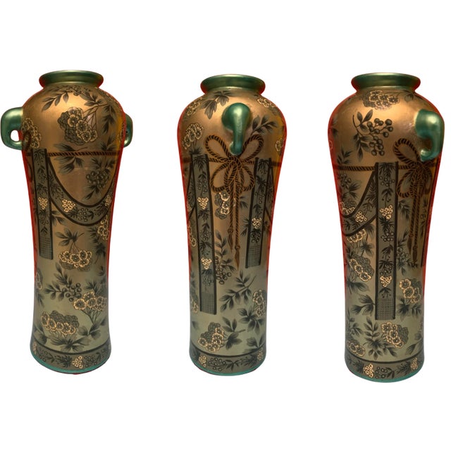 ASian Porcelain Vase and Deity Sculpture - A Set For Sale - Image 15 of 18