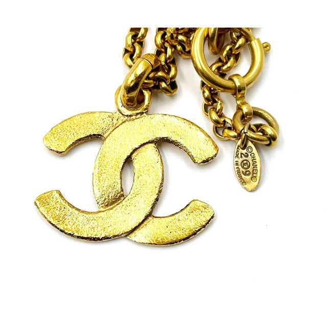 CHANEL Vintage Necklace Gold Plated Metal CC Logo Circle Pendant Coco with  Box