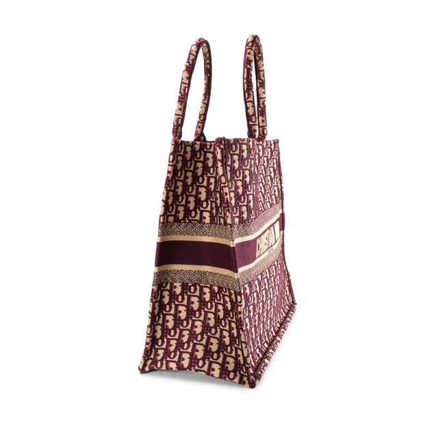 Brand: Christian Dior Gender: Ladies Length: 16.50 inches Height: 14.00 inches Width: 7.00 inches Weight: 855.55 grams...