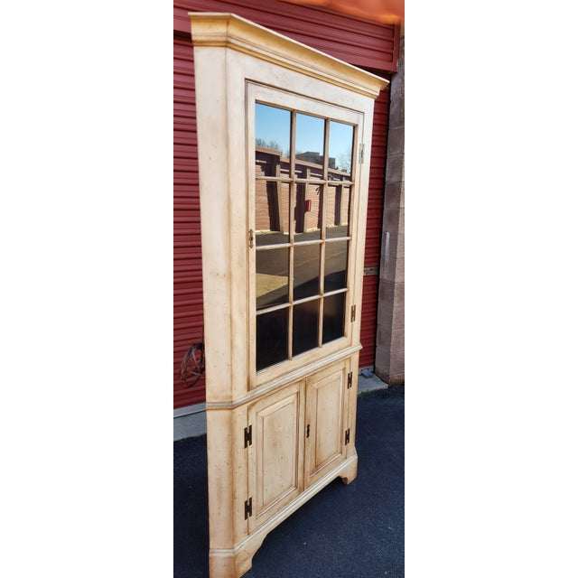 Henkel Harris Illuminated Corner Cabinet For Sale In Washington DC - Image 6 of 13