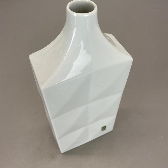 White Large Modernist Op Art Vase by Peter Müller for Sgrafo Modern, Germany, 1960s For Sale - Image 8 of 18