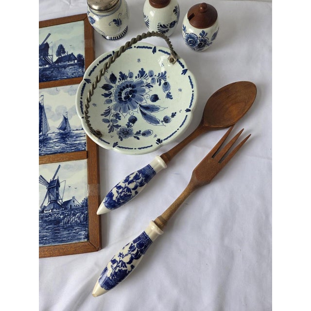 Vintage Delft Blue Tiles, Salt and Pepper Shaker, and Tray, 1920s, Set of 7 For Sale - Image 11 of 12