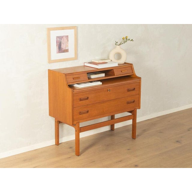 1960s bureau, Arne Wahl Iversen Exquisite design: perfect proportions and a clear attention to detailHigh-quality...