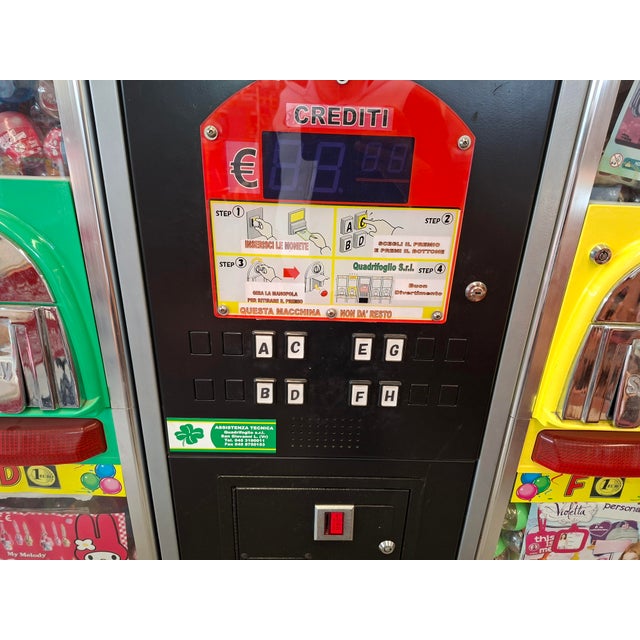 Professional Sammy Prize Party Vending Machine with 8 Stations, 1980s For Sale - Image 10 of 18
