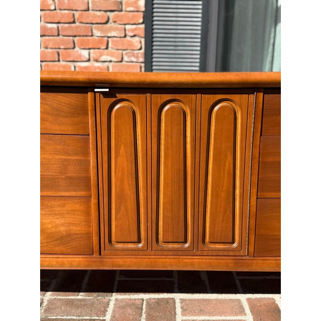 Mid-Century Modern Mid Century Modern Bassett Dresser c.1960’s For Sale - Image 3 of 10