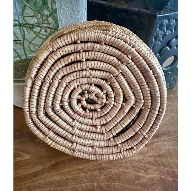 Textile Hand-Woven Native American Horsehair Lidded Basket For Sale - Image 7 of 10