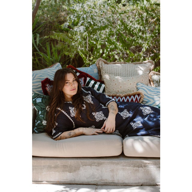 Abstract Palais Outdoor Cushion Amina Ice, 18x18 Inch For Sale - Image 3 of 4
