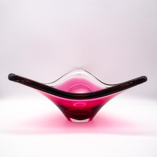 Mid-Century Modern Scandinavian Pink Glass Bowl by Paul Kedelv for Flygfors, 1960s For Sale - Image 3 of 5
