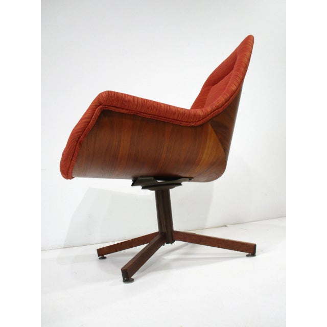 Wood Rare Plycraft George Mulhauser Walnut Upholstered Swiveling Lounge Chair For Sale - Image 7 of 11