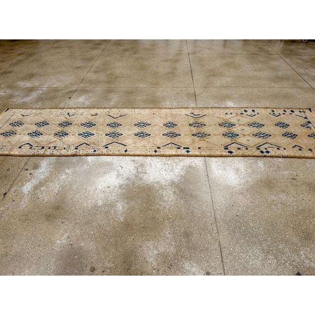 Galerie Shabab Collection Mid-20th Century Turkish Anatolian Runner For Sale In New York - Image 6 of 10