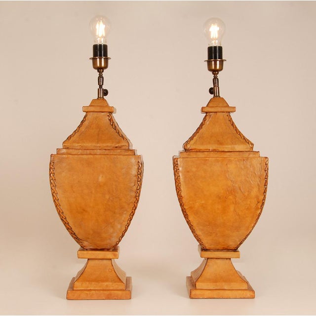 Aldo Tura Traditional English Table Lamps Vintage Chesterfield Style Vase Lamps Leather - a Pair For Sale - Image 4 of 12