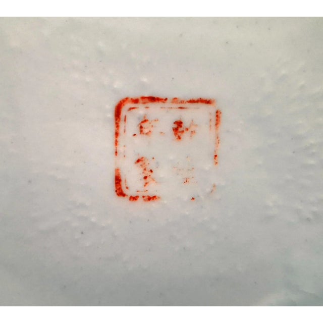 Pair of Chinese Porcelain Covered Ginger Jars For Sale - Image 11 of 12