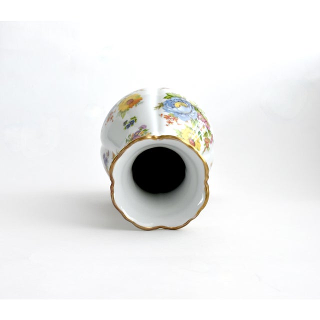 Waldershof Bavaria Germany,22k Gold Trim, Handarbeit Porcelain Floral Vase For Sale In Miami - Image 6 of 10