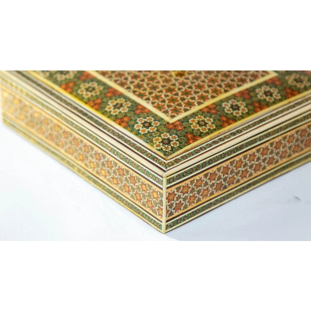 English 1950s Anglo Indian Micro Sadeli Mosaic Inlaid Jewelry Box For Sale - Image 3 of 13