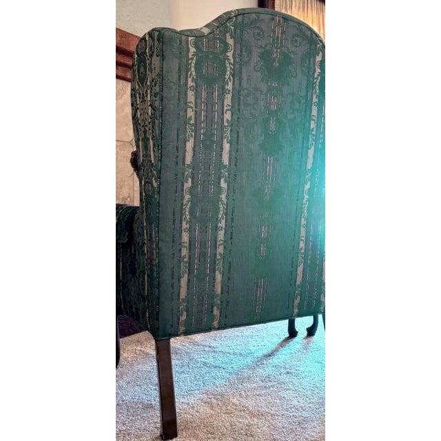 1990s Vintage 1990s Ethan Allen Queen Anne Sussex Wingback Chair – Emerald Green Damask For Sale - Image 5 of 7