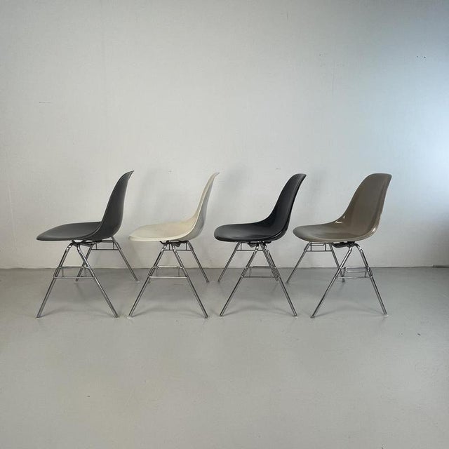 DSS Side Chairs by Charles and Ray Eames for Herman Miller, 1950s, Set of 4 For Sale - Image 4 of 11