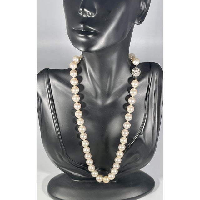 2010s 41 Round Akoya Pearls Strand Necklace Set in Metal Ball Clasp For Sale - Image 5 of 18