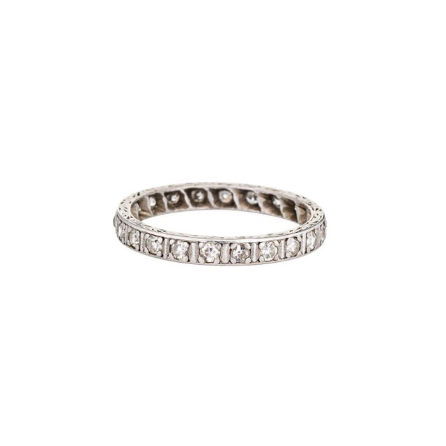 Elegant vintage Art Deco era ring (circa 1920s to 1930s), crafted in 900 platinum. 22 single cut diamonds are estimated at...