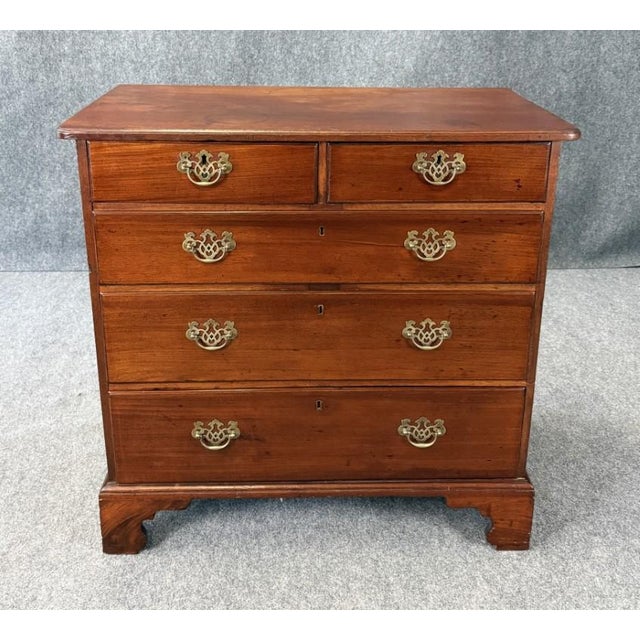 This 18th century mahogany 2-over-3 drawer chest features a classic graduated form with two over three drawers, a rich...