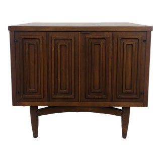 Mid Century Modern Broyhill Sculptra Nightstand For Sale