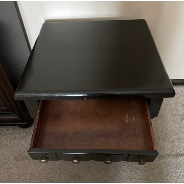 Solid wood, vintage Kling Colonial side table. 25Wx25Dx24H. In excellent structural condition- top could be refinished if...