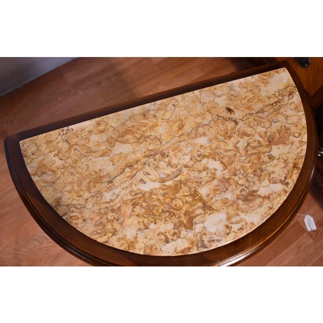 French 1930s French Louis XV Satinwood & Marble Top Pair Nightstands / Bedside Tables For Sale - Image 3 of 10