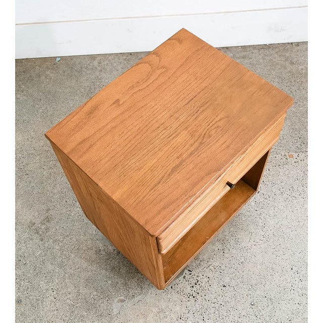 Wood 1960s Mid Century Modern Nightstand End Side Table Solid Oak Drawer Vintage Single MCM For Sale - Image 7 of 10