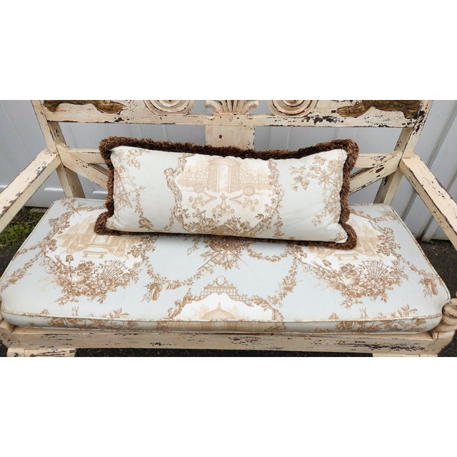 Shabby Chic Vintage French Country Distressed Cream Painted Carved Wood Settee With Custom Toile Cushion For Sale - Image 3 of 15