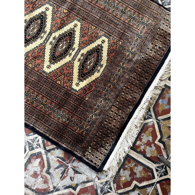Traditional Hand-Knotted Persian Rug in Wool For Sale - Image 3 of 9