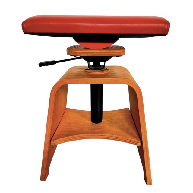 Qor360 Cleo Stool: Dynamic Ergonomics Meets Sculptural Design For Sale In Austin - Image 6 of 14