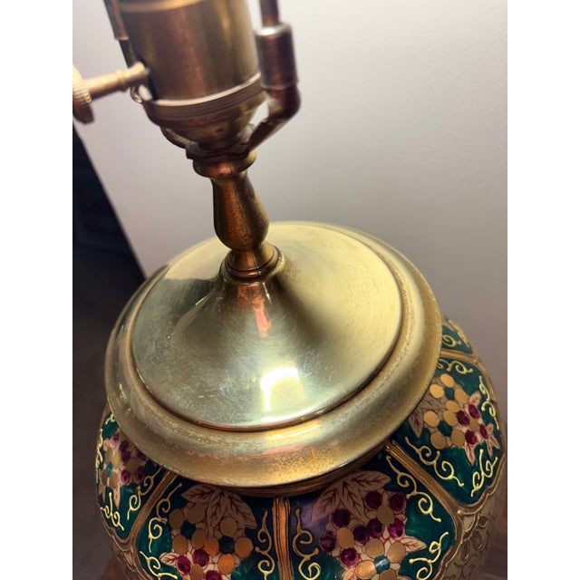 Vintage Wildwood Chinoiserie Hand-Painted Porcelain Brass Table Lamp For Sale - Image 16 of 18