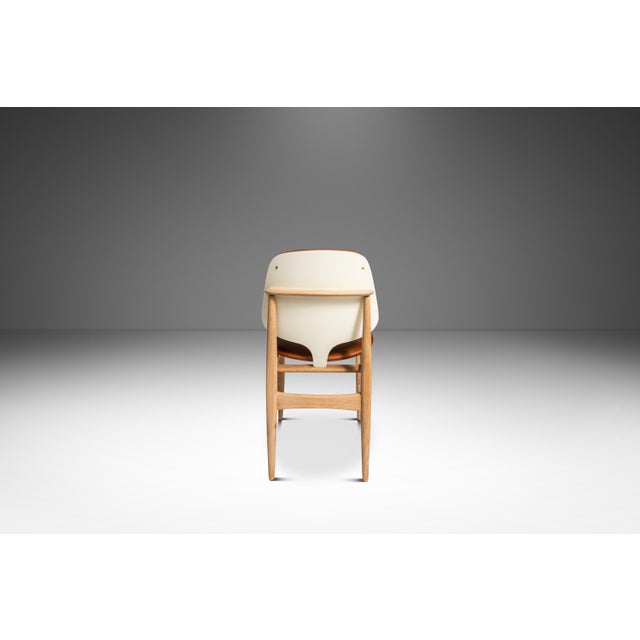 Mid-Century Modern Rare Set of Four (4) Mid-Century Modern Multi-Colored Dining Chairs by Elliots of Newbury After Arne Vodder, England, C. 1960's For Sale - Image 3 of 15